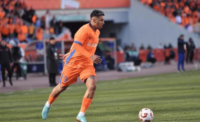 开云体育入口-泰山队三外援出征上海，克雷桑泽卡缺席高准翼伤缺