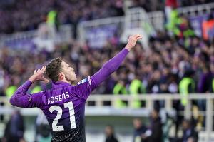 代表外国俱乐部在欧战半决赛双响，戈森斯成扬克尔后首位德国球员