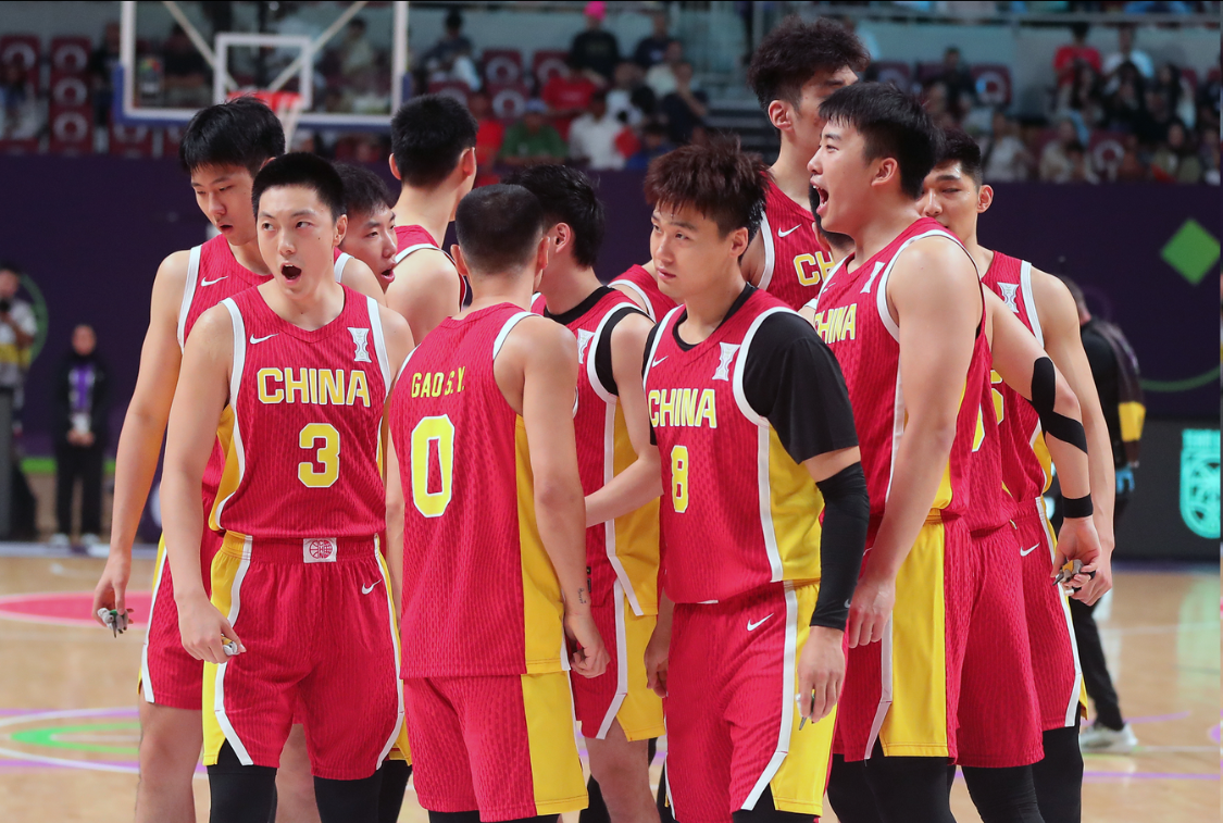 开云体育官网-每天补贴300！中国男篮除夕还在训练，球迷：假装努力